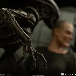 Pre-Order - Statue Ellen Ripley & Dog Alien – Alien 3 – Art Scale 1/10 – Iron Studios