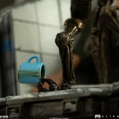 Pre-Order - Statue Ellen Ripley & Dog Alien – Alien 3 – Art Scale 1/10 – Iron Studios