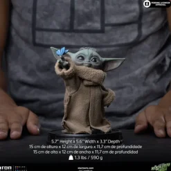 Pre-Order - Statue Grogu Butterfly Wonder - Mandalorian and Grogu Movie - Grogu Collection - Iron Studios