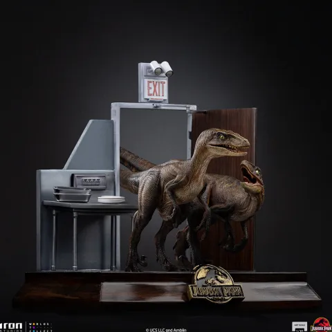 Pre-Order - Statue Raptors at the Kitchen’s Door – Jurassic Park – Art Scale 1/10 – Iron Studios