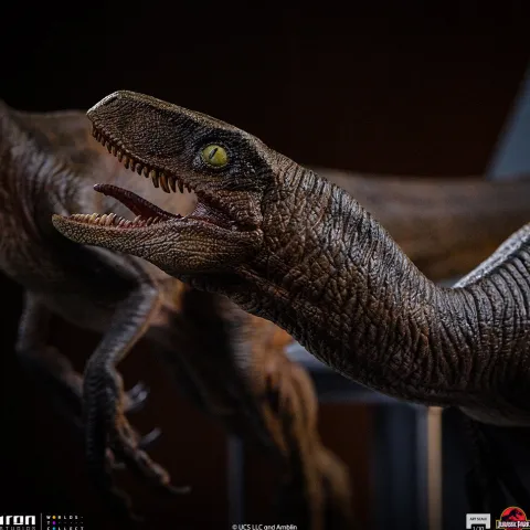 Pre-Order - Statue Raptors at the Kitchen’s Door – Jurassic Park – Art Scale 1/10 – Iron Studios