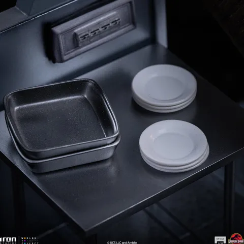 Pre-Order - Statue Raptors at the Kitchen’s Door – Jurassic Park – Art Scale 1/10 – Iron Studios