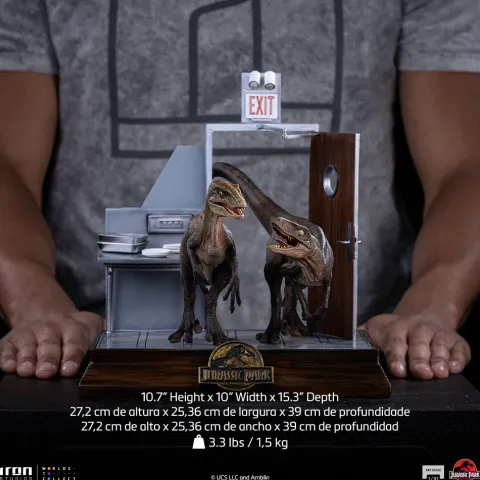 Pre-Order - Statue Raptors at the Kitchen’s Door – Jurassic Park – Art Scale 1/10 – Iron Studios