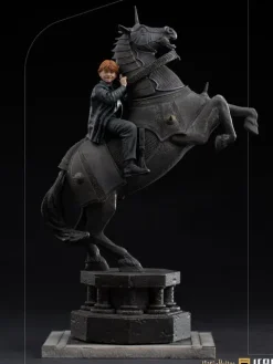 Ron Weasley at the Wizard Chess Harry Potter Art Scale 1/10 Iron Studios