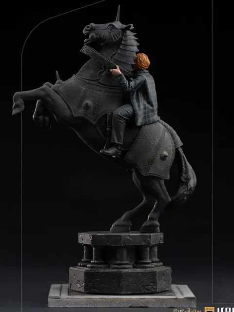 Ron Weasley at the Wizard Chess Harry Potter Art Scale 1/10 Iron Studios