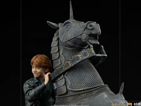 Ron Weasley at the Wizard Chess Harry Potter Art Scale 1/10 Iron Studios