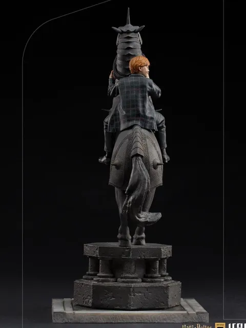 Ron Weasley at the Wizard Chess Harry Potter Art Scale 1/10 Iron Studios