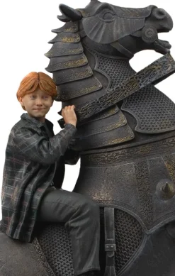 Ron Weasley at the Wizard Chess Harry Potter Art Scale 1/10 Iron Studios