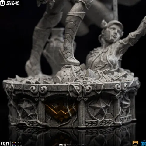 Statue Wonder Woman Unleashed Marble Variant - DC Comics - Art Scale 1/10 - Iron Studios