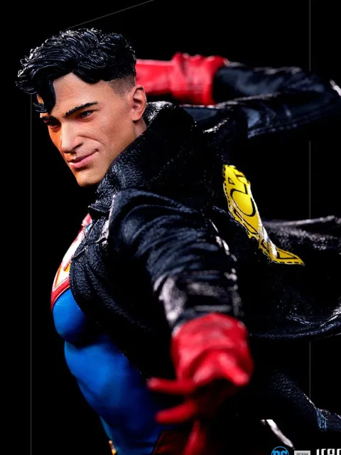 Superboy - DC Comics - Art Scale 1/10 - Iron Studios